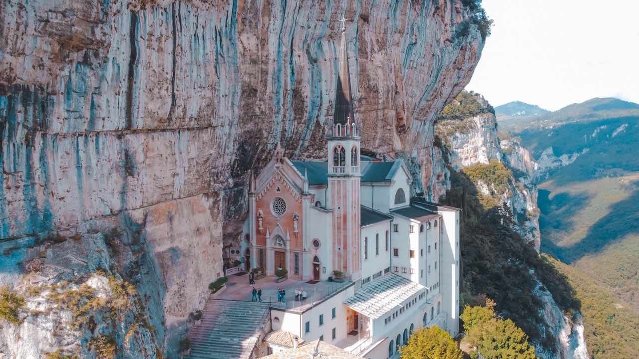 CIASPOLATA PER TUTTI SUL LAGO DI BRAIES BRUNICO E IL PLAN DE CORONES